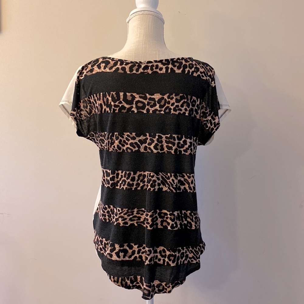 Love J woman top shirt sz M jersey on back stripe animal print/face tiger eye - Picture 2 of 8